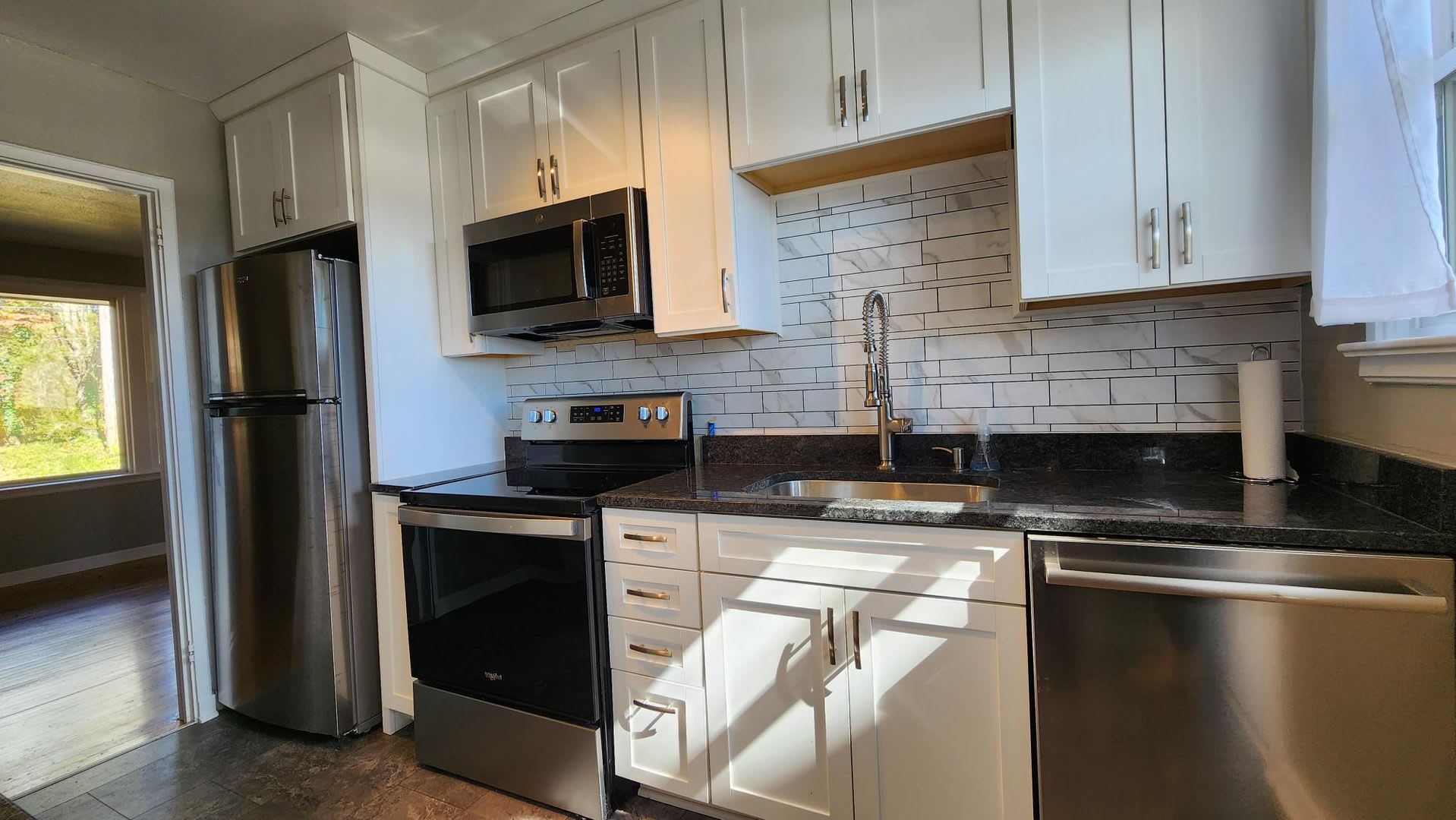 Newly Renovated Sapphire Manor Condo – photo 5