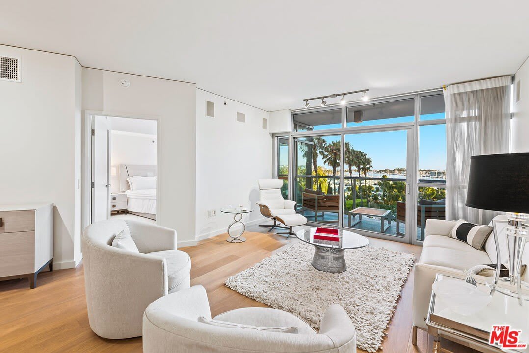13650 Marina Pointe Dr – photo 2