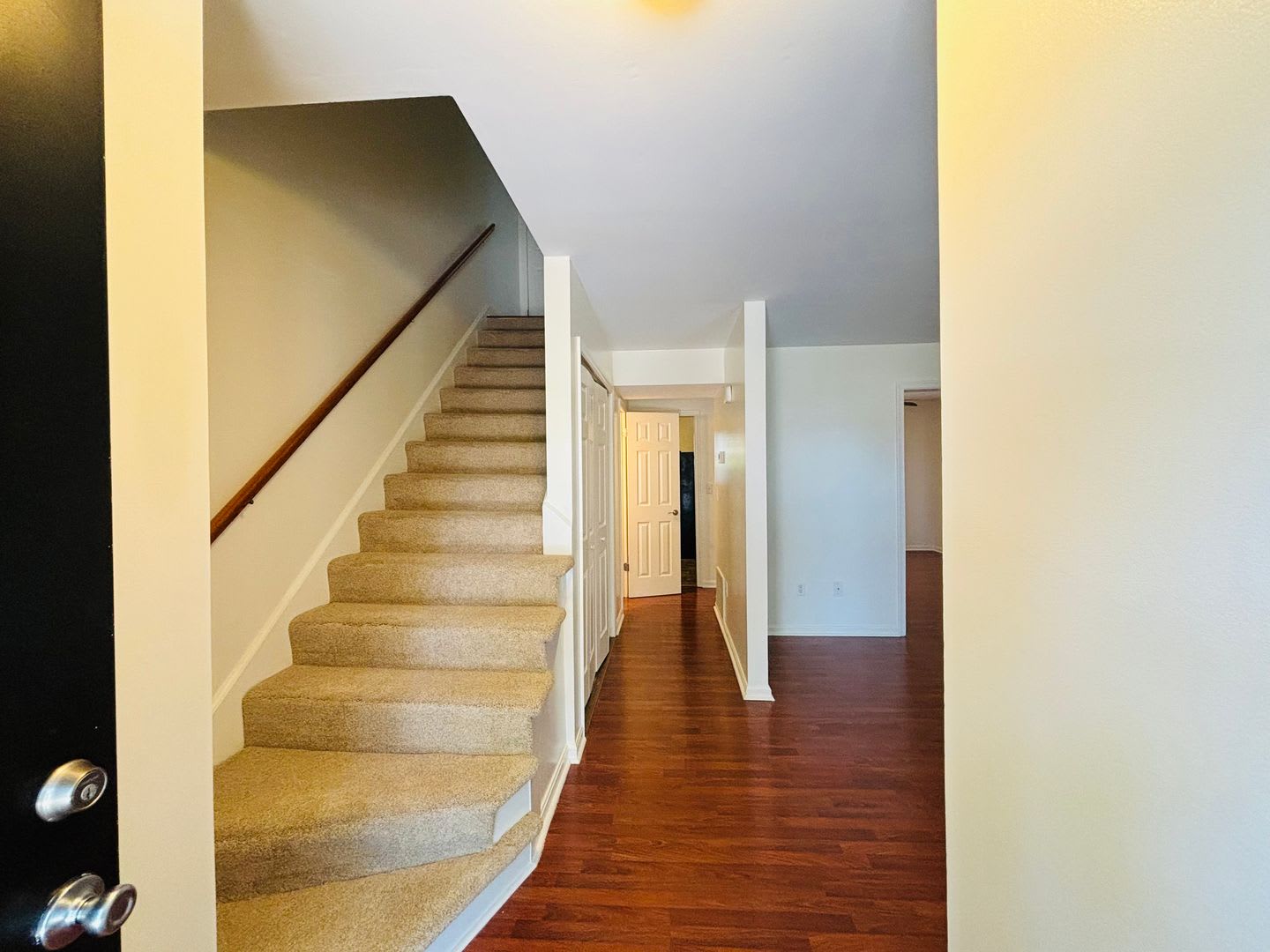 3 Bedroom, 2 Bath Townhouse – photo 2