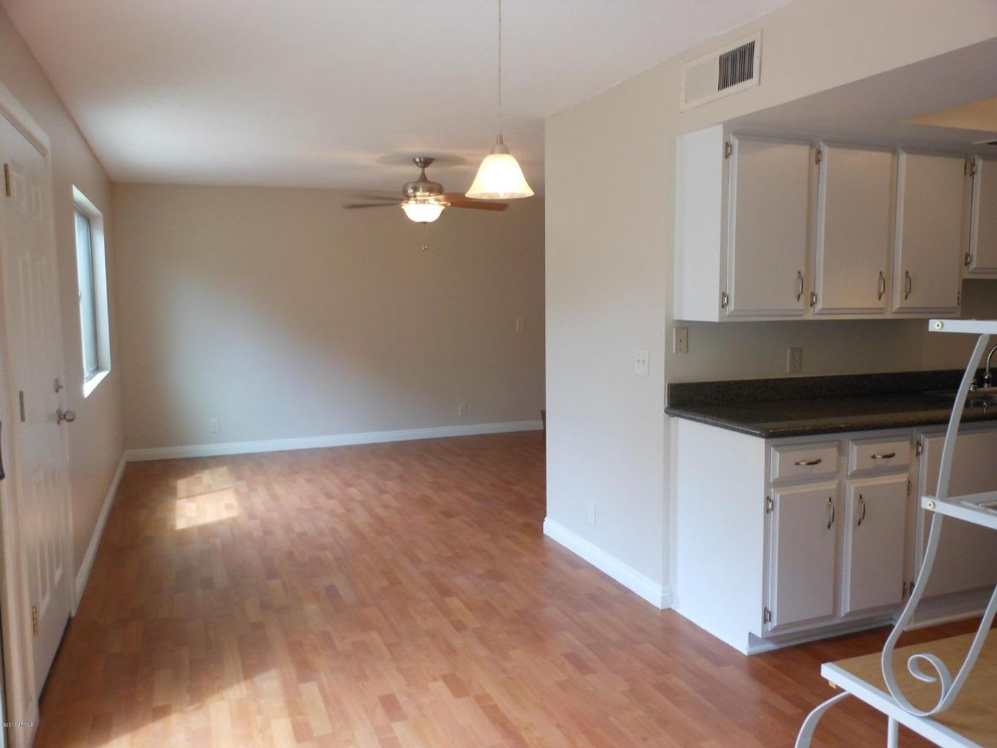 One Month Free On Oac And 13 Month Lease Location Minutes From Old Town Scottsdale Fashion Square And Asu – photo 2