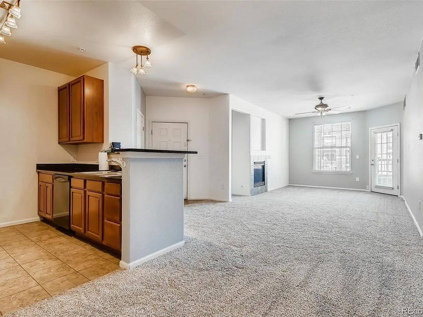 Beautiful 2 Bed/2 Bath Condo with Private Balconies, Pool Access & Golf Course Community – photo 4