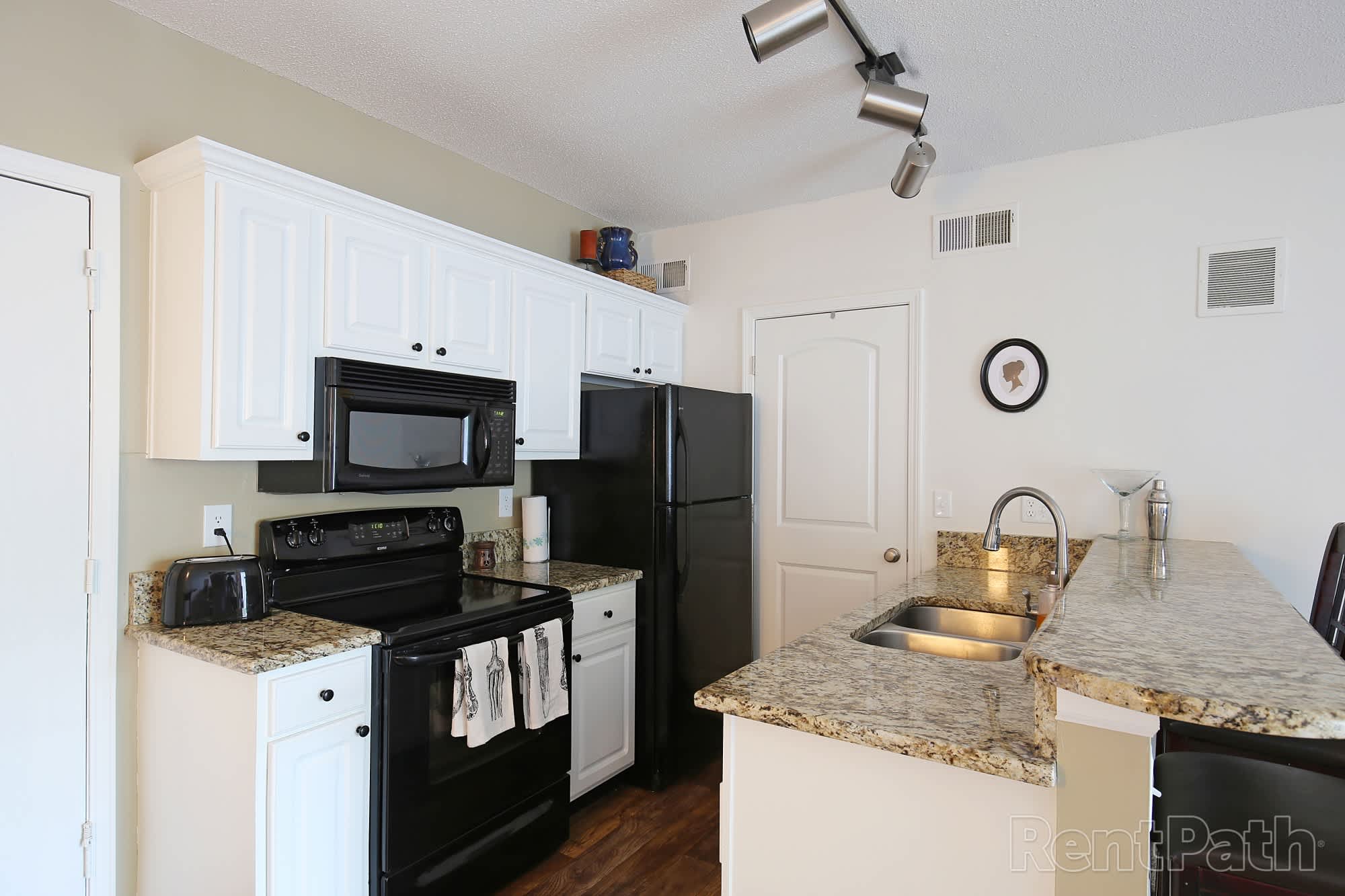 Pinegate Apartments – photo 1