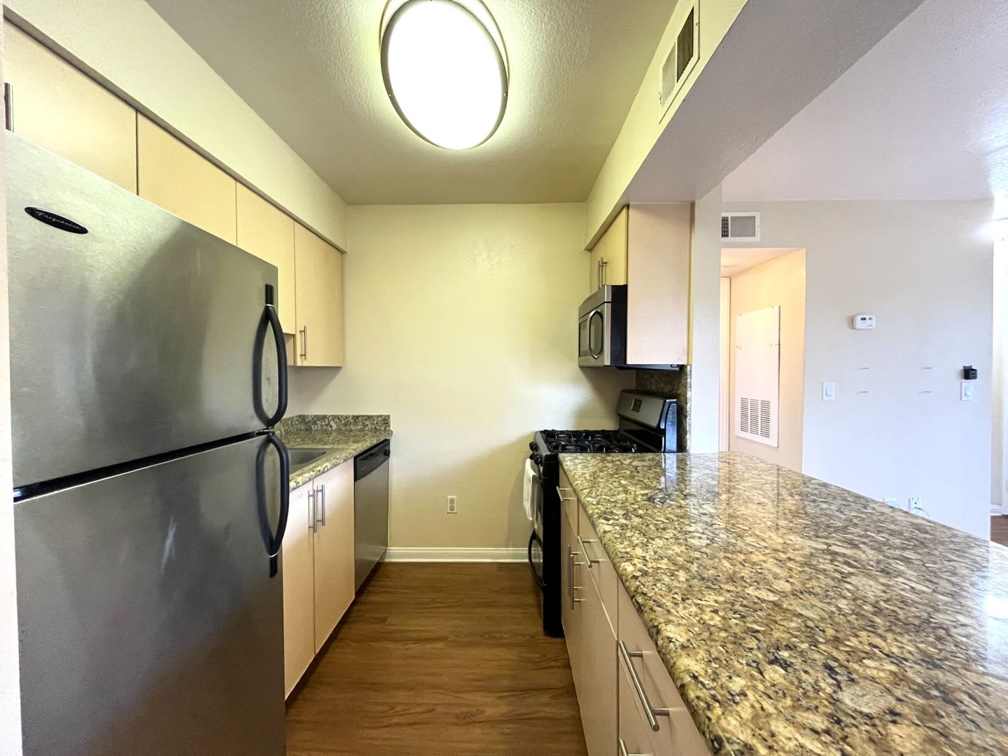 1 bed, 1 bath located in Corona! – photo 5