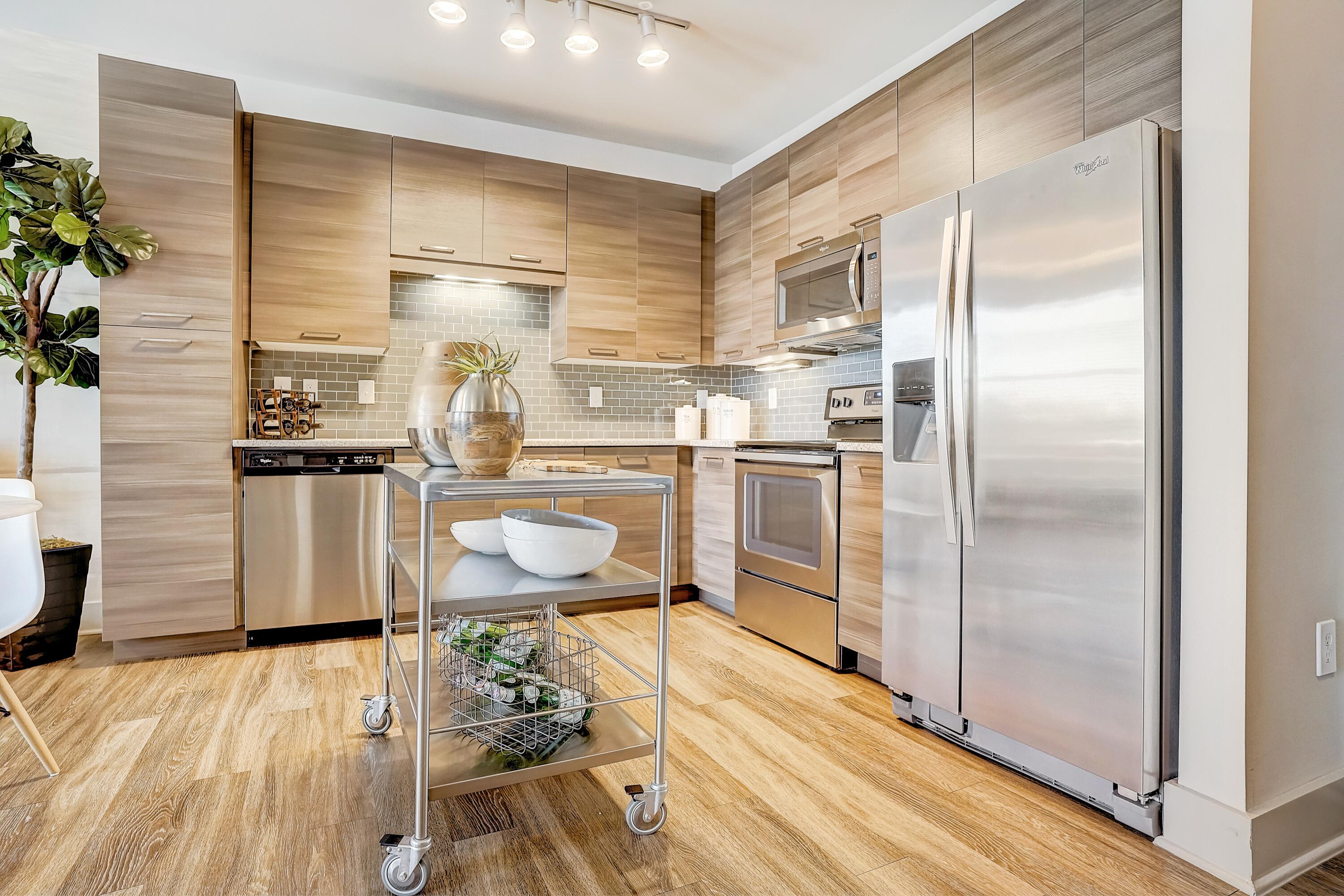 One 305 Central – photo 2