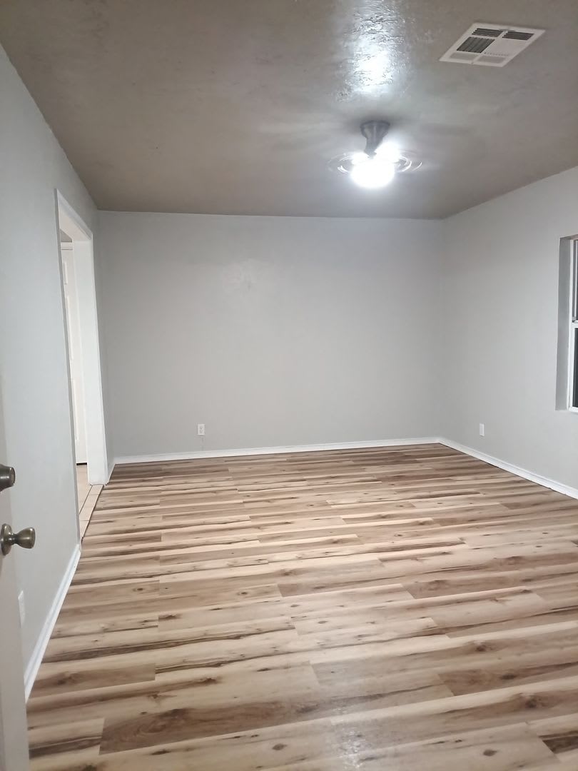 Cute 2 Bedroom Home For Rent – photo 4