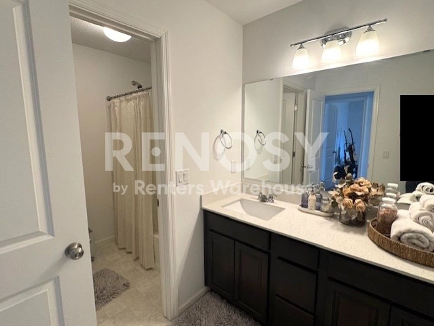 PRIME 3BD/2.5BA TOWNHOUSE IN MAPLE GROVE – photo 3