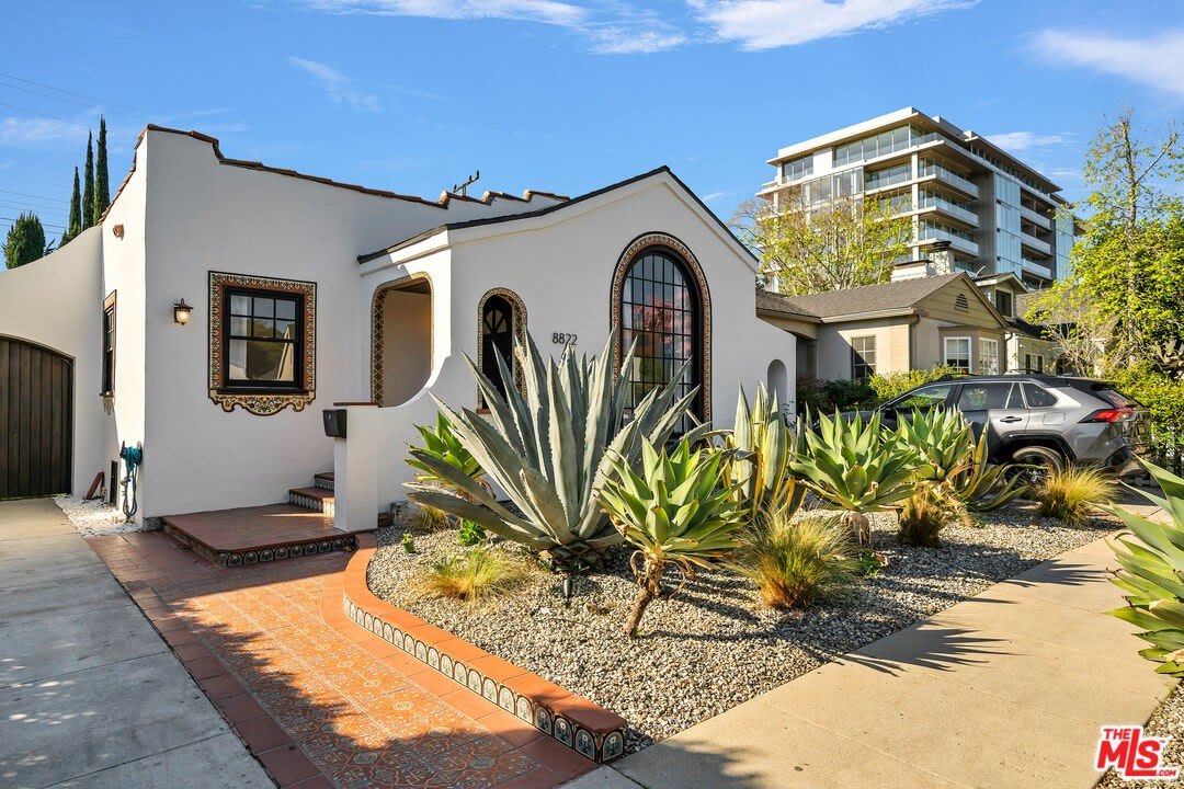 8822 Rosewood Ave – photo 3