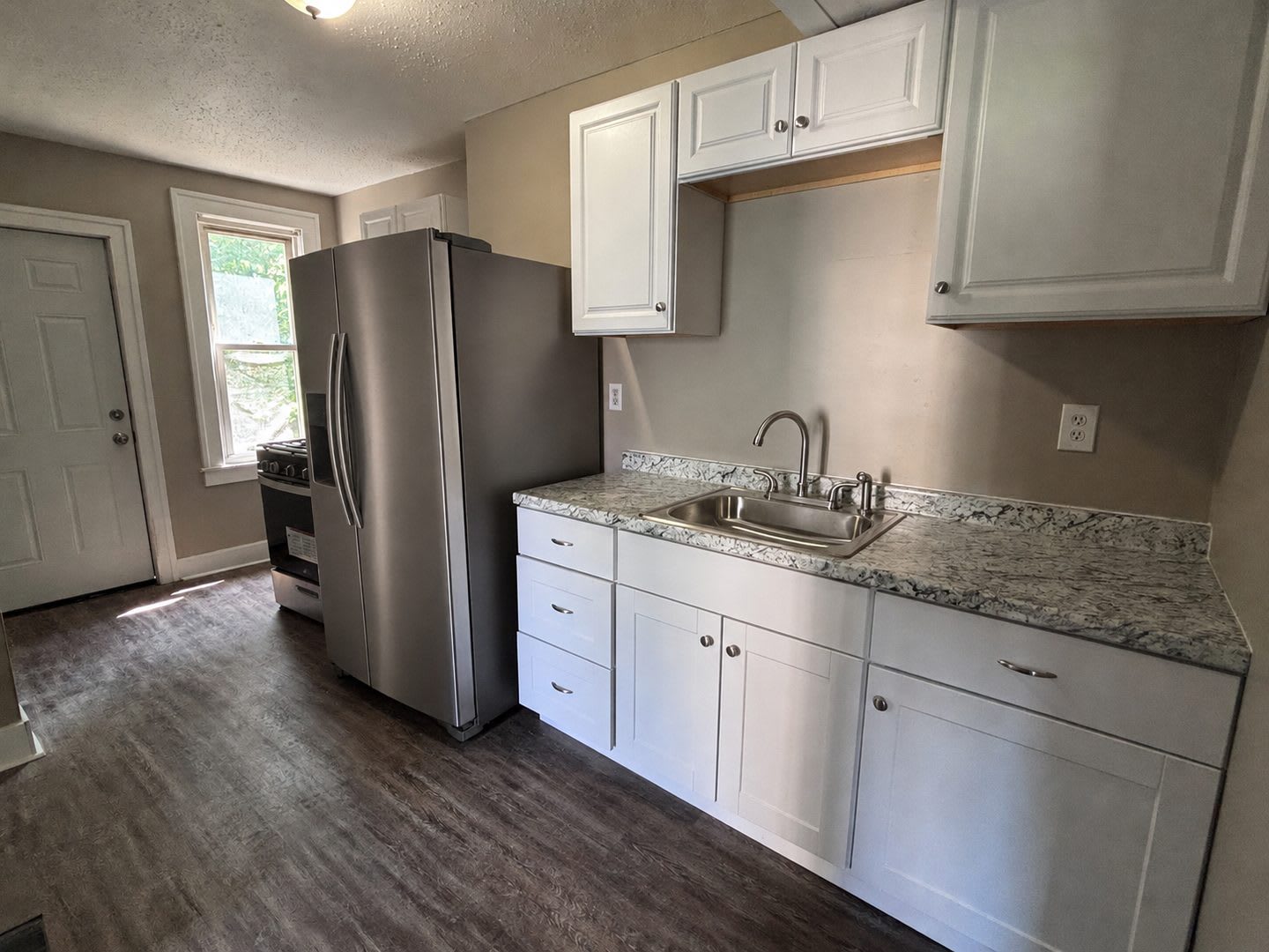 4 Bed/1.5 Bath Single Family Home Located in Albany! – photo 3