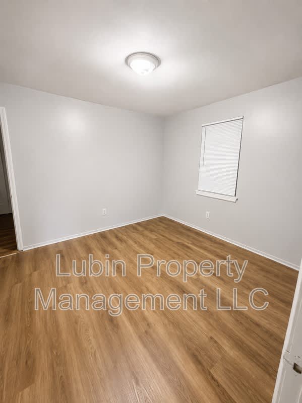 2455 Douglass Ave – photo 2