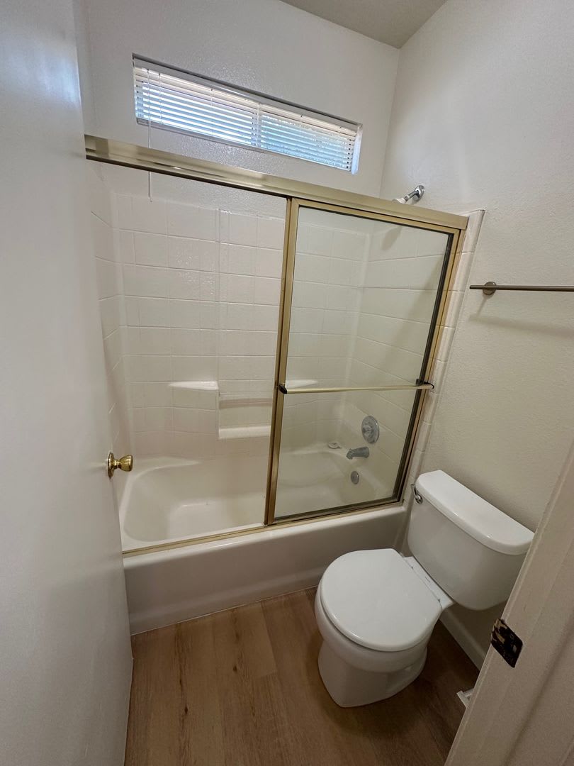 Great 1 Story Home with Lodi Schools, 2 Weeks Free Rent – photo 4