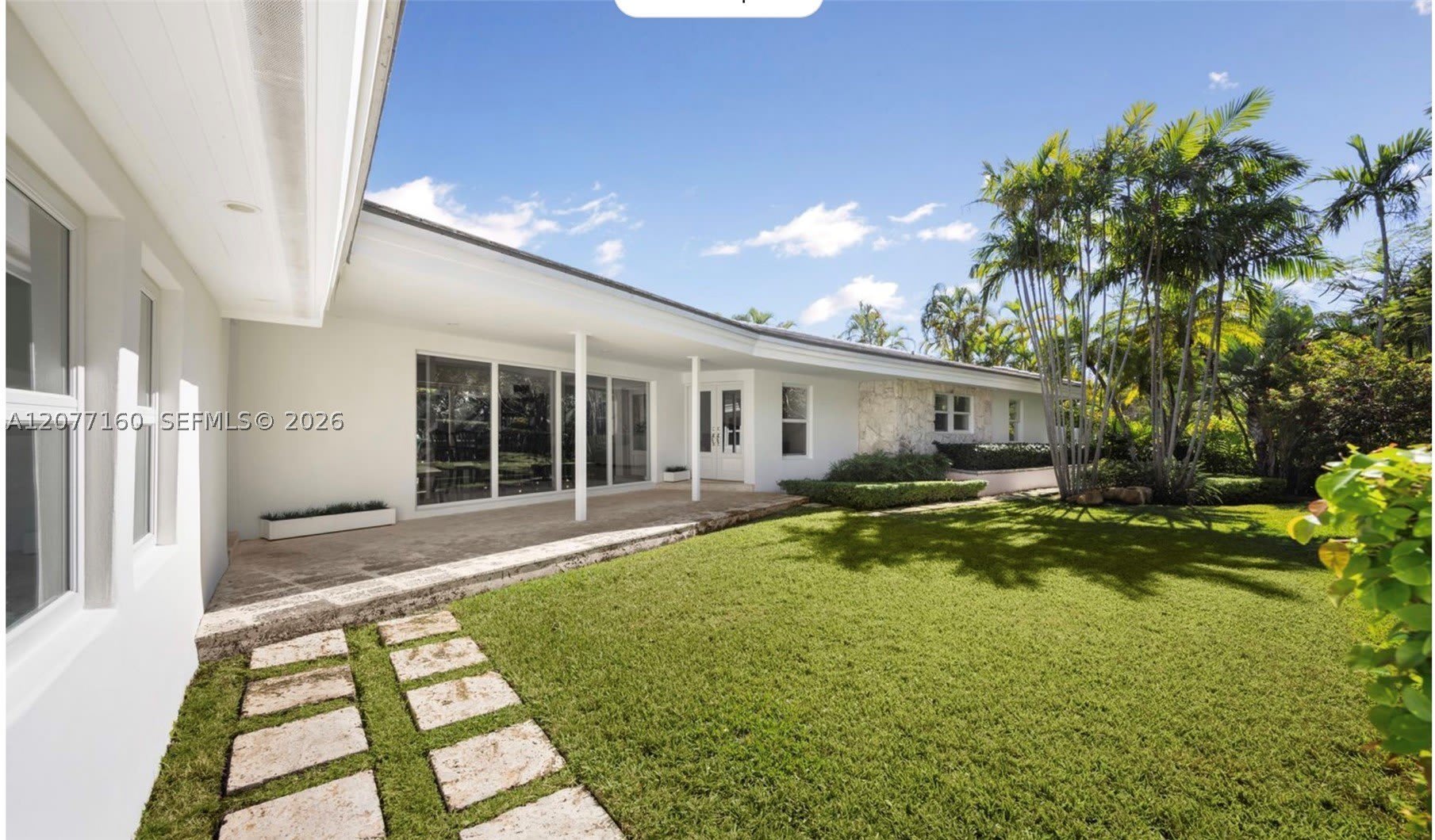 335 Harbor Dr – photo 1