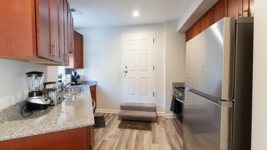 2048 W Touhy Ave – photo 3