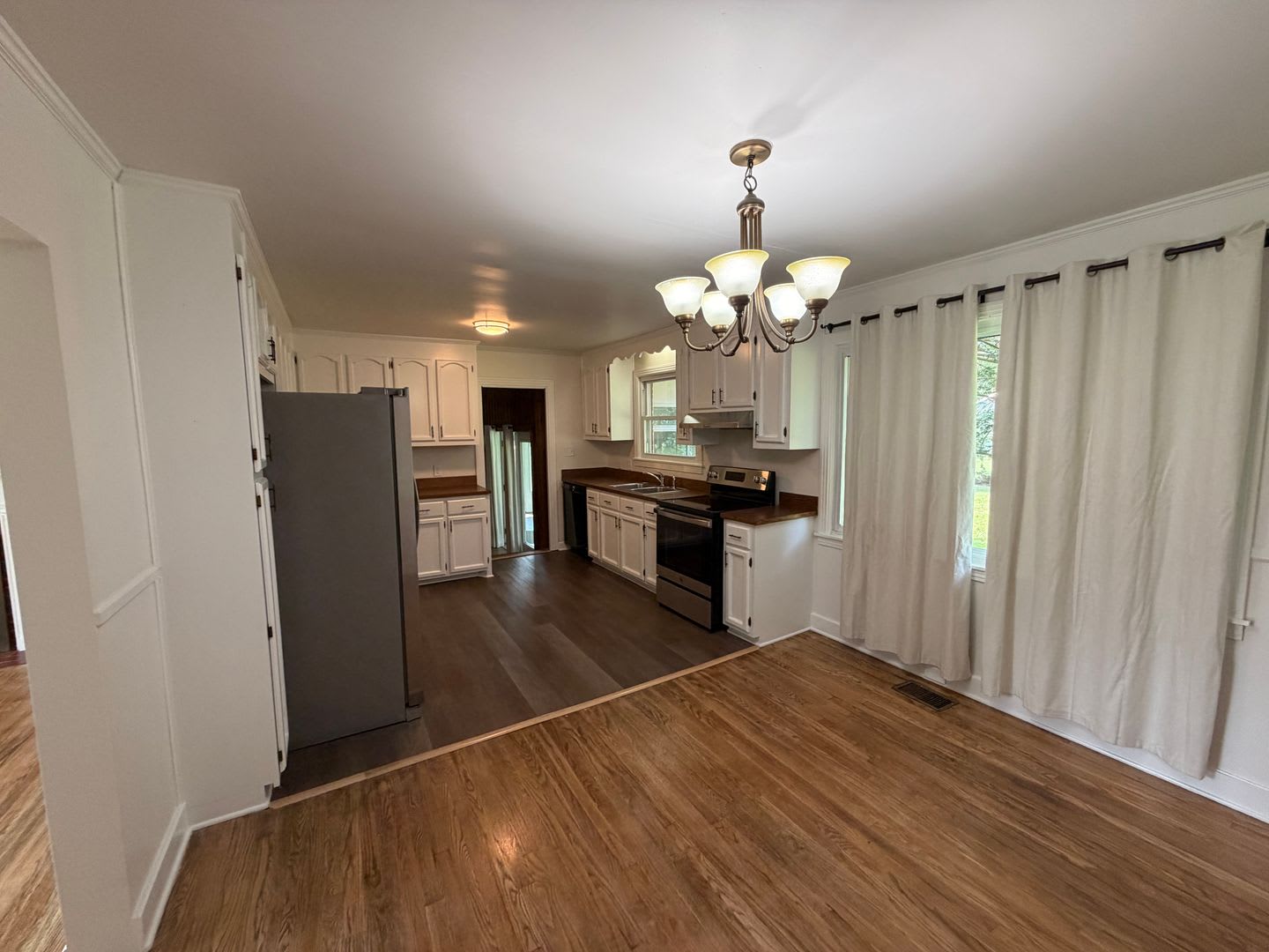 2 bedroom, 1 bath home near Harding Place – photo 4