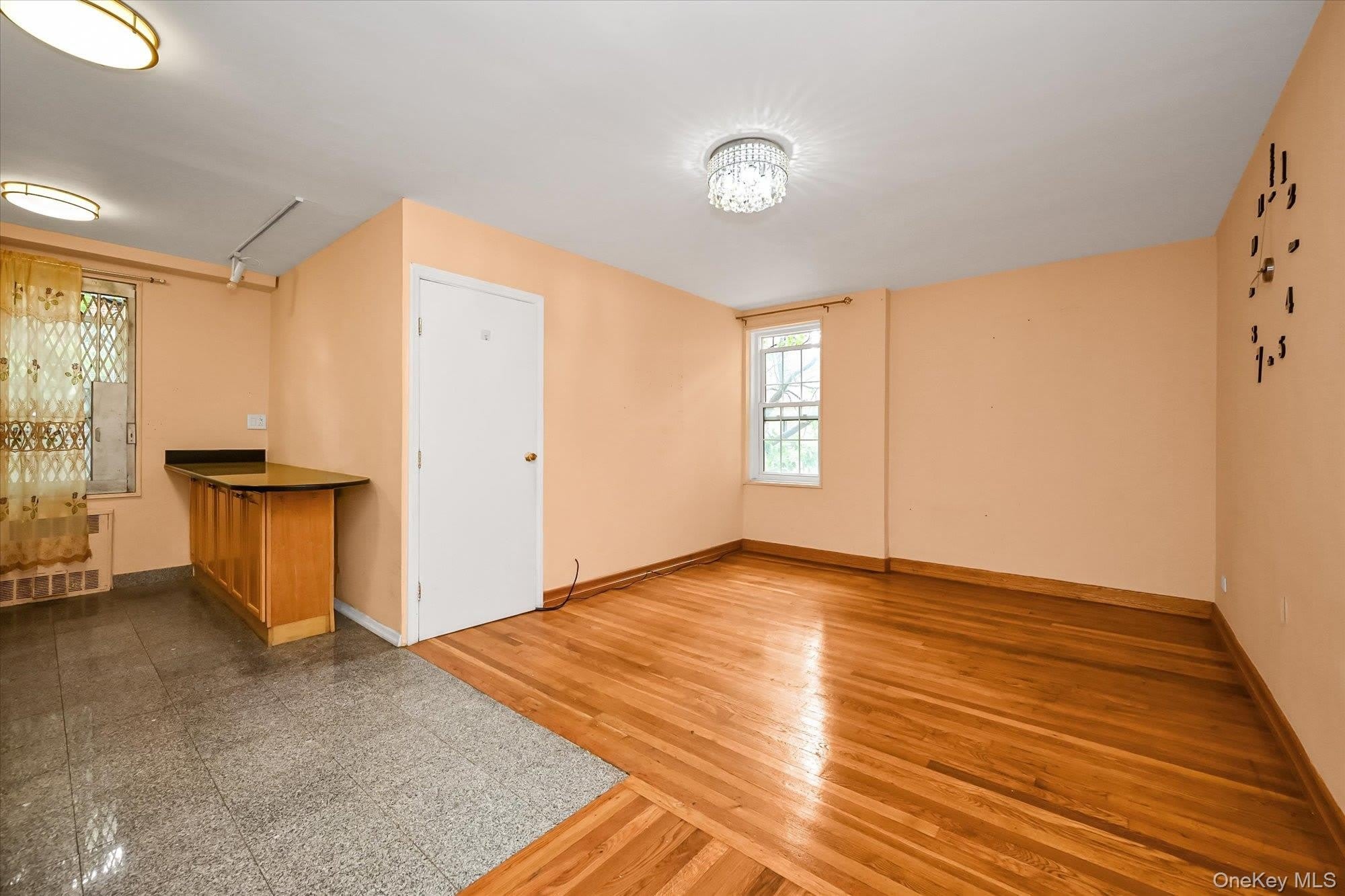 140-18 Burden Crescent – photo 2