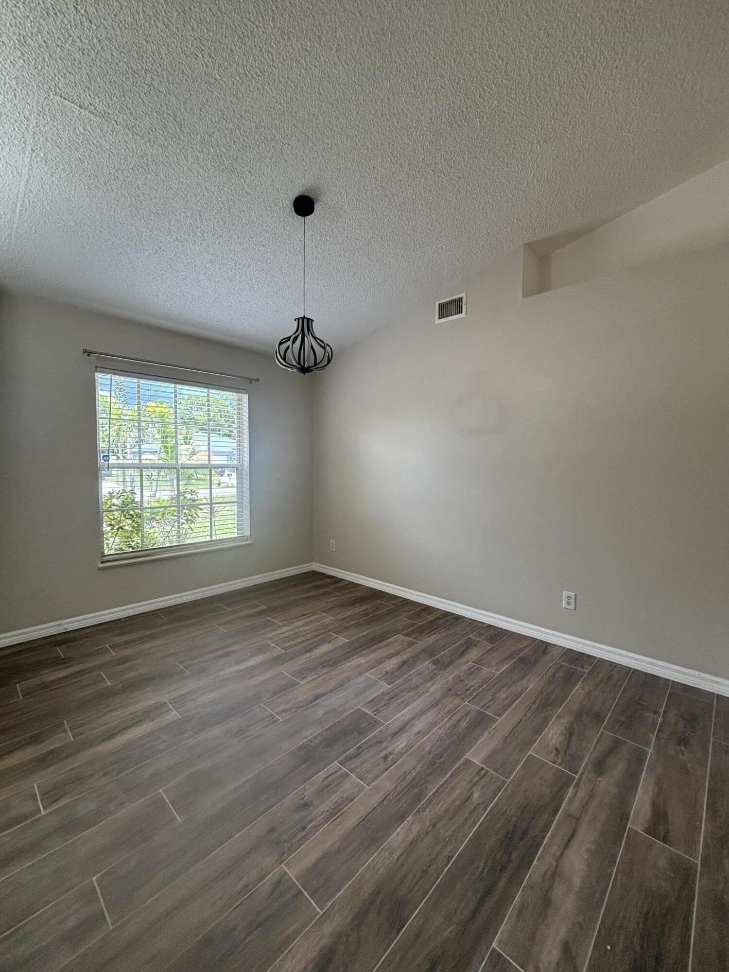 2274 SE LONGHORN Avenue – photo 5