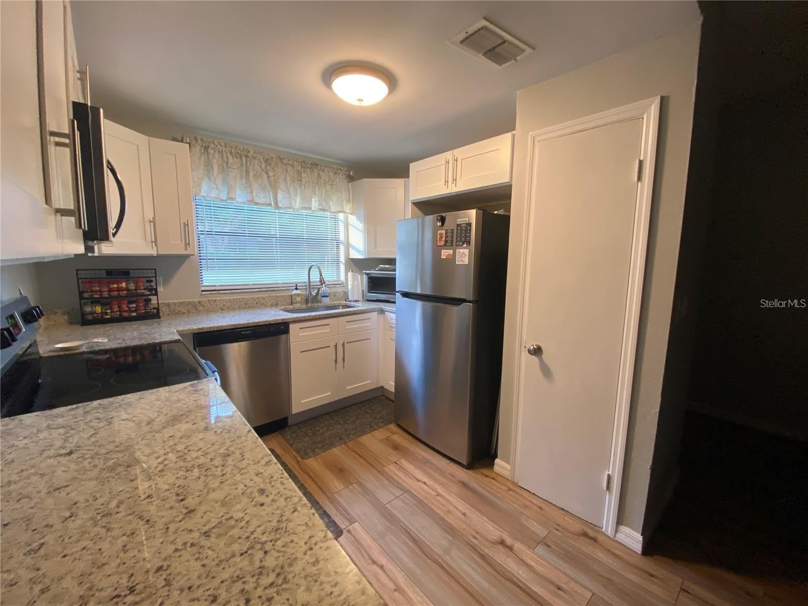 255 W OSCEOLA Street – photo 3