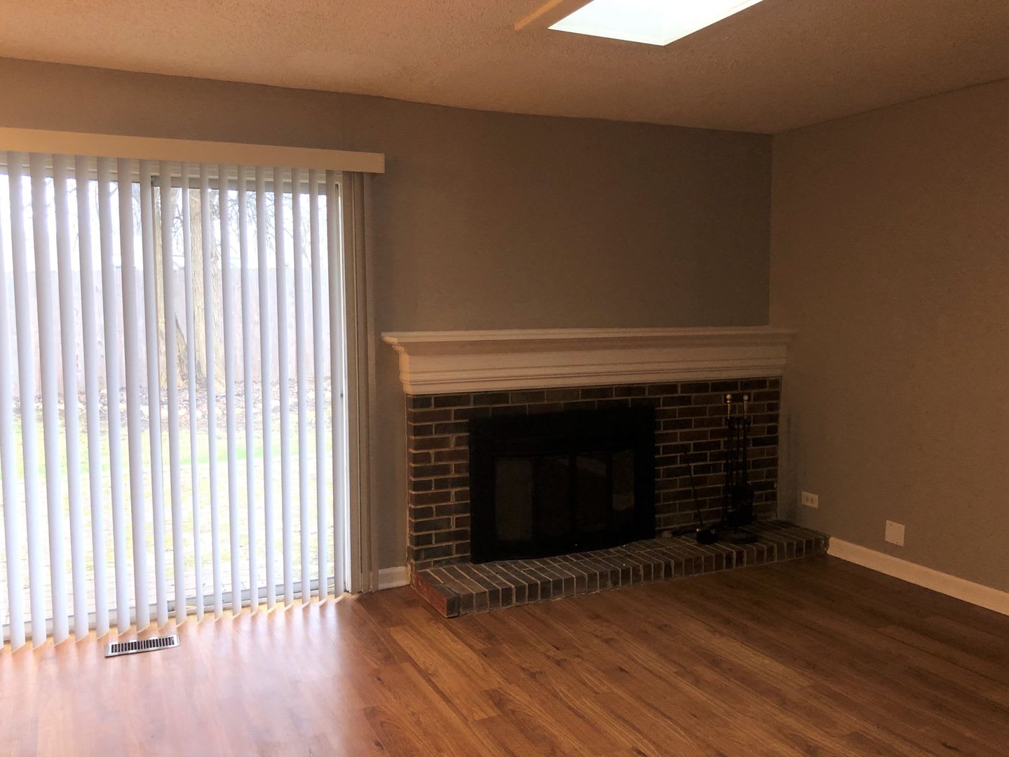Freshly Painted 3 bedroom House in Bolingbrook! – photo 5