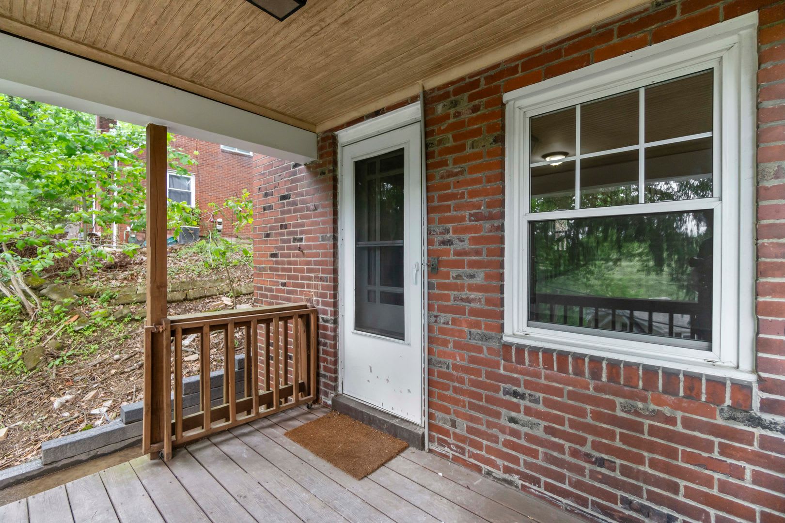 READY FOR MOVE IN! Don't miss this UPDATED 3-bedroom in Forest Hills! – photo 4