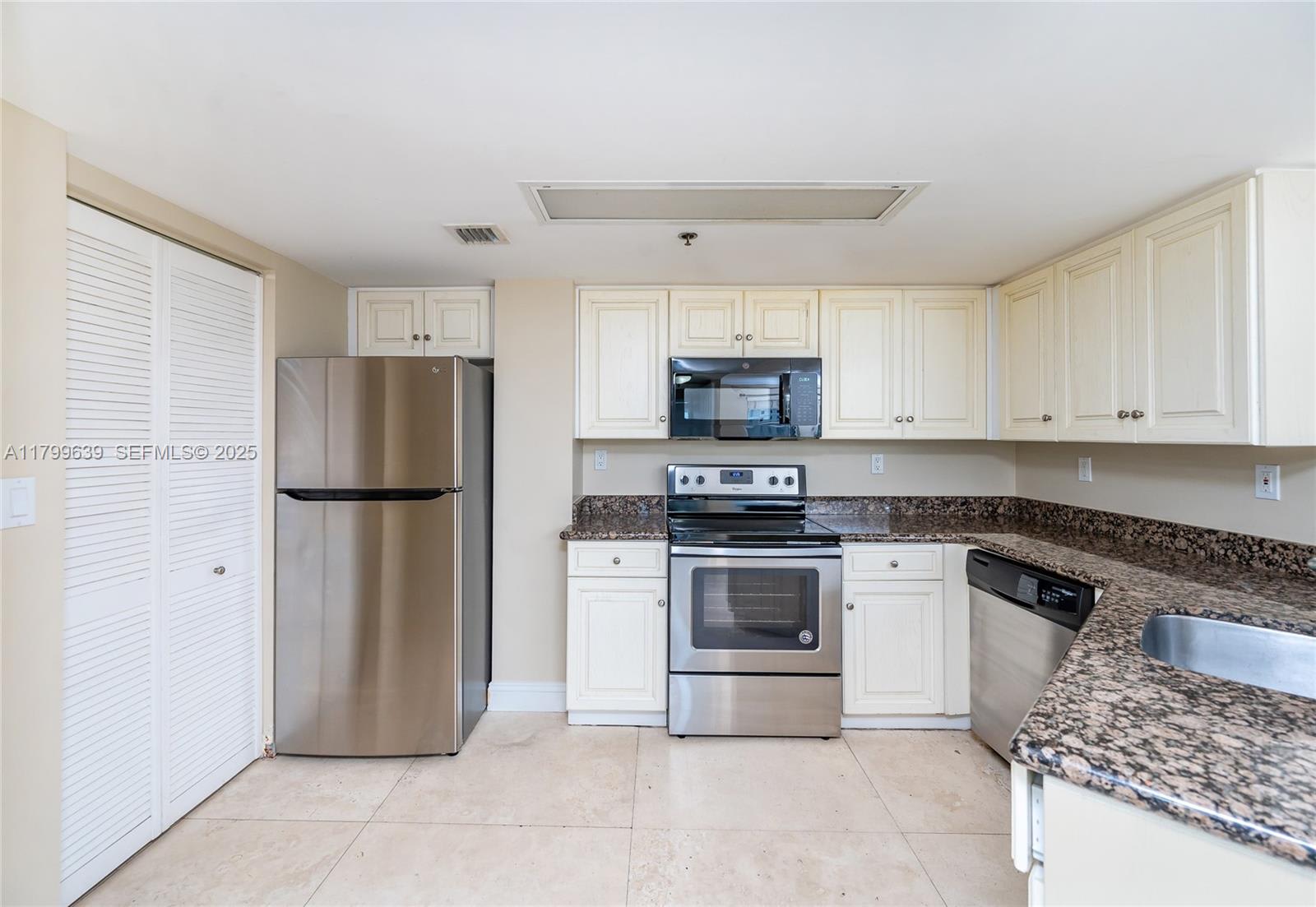 2351 Douglas Rd – photo 2