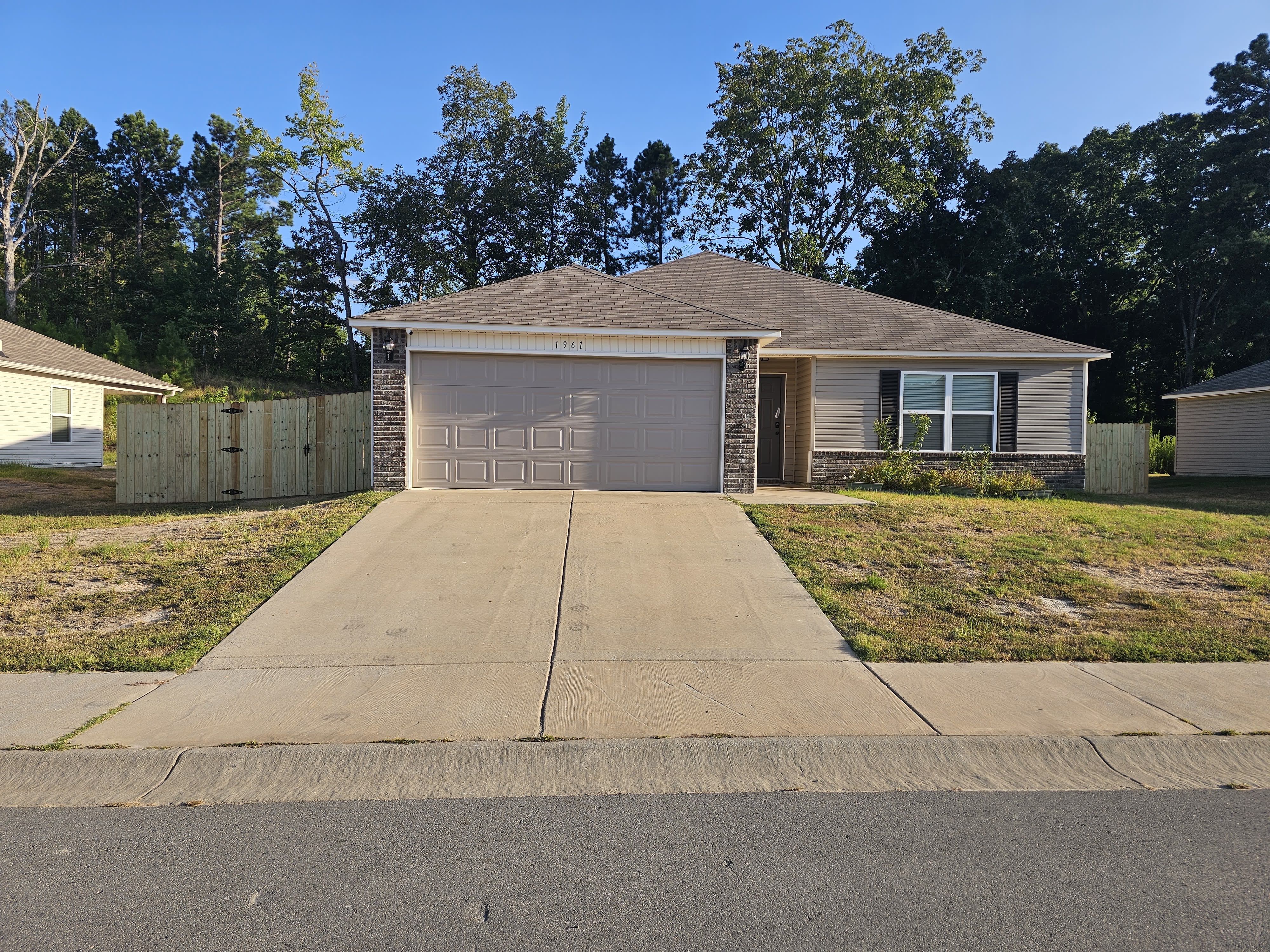 1961 Auburn Hills Dr – photo 1