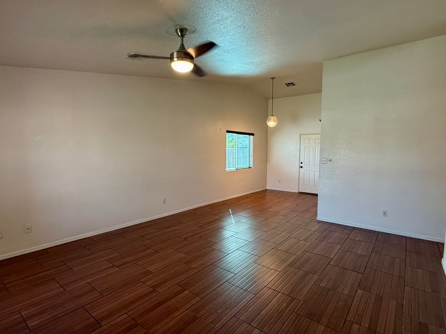 4 Bedroom Home in San Luis AZ. with Fenced Lot and Landcaping – photo 4