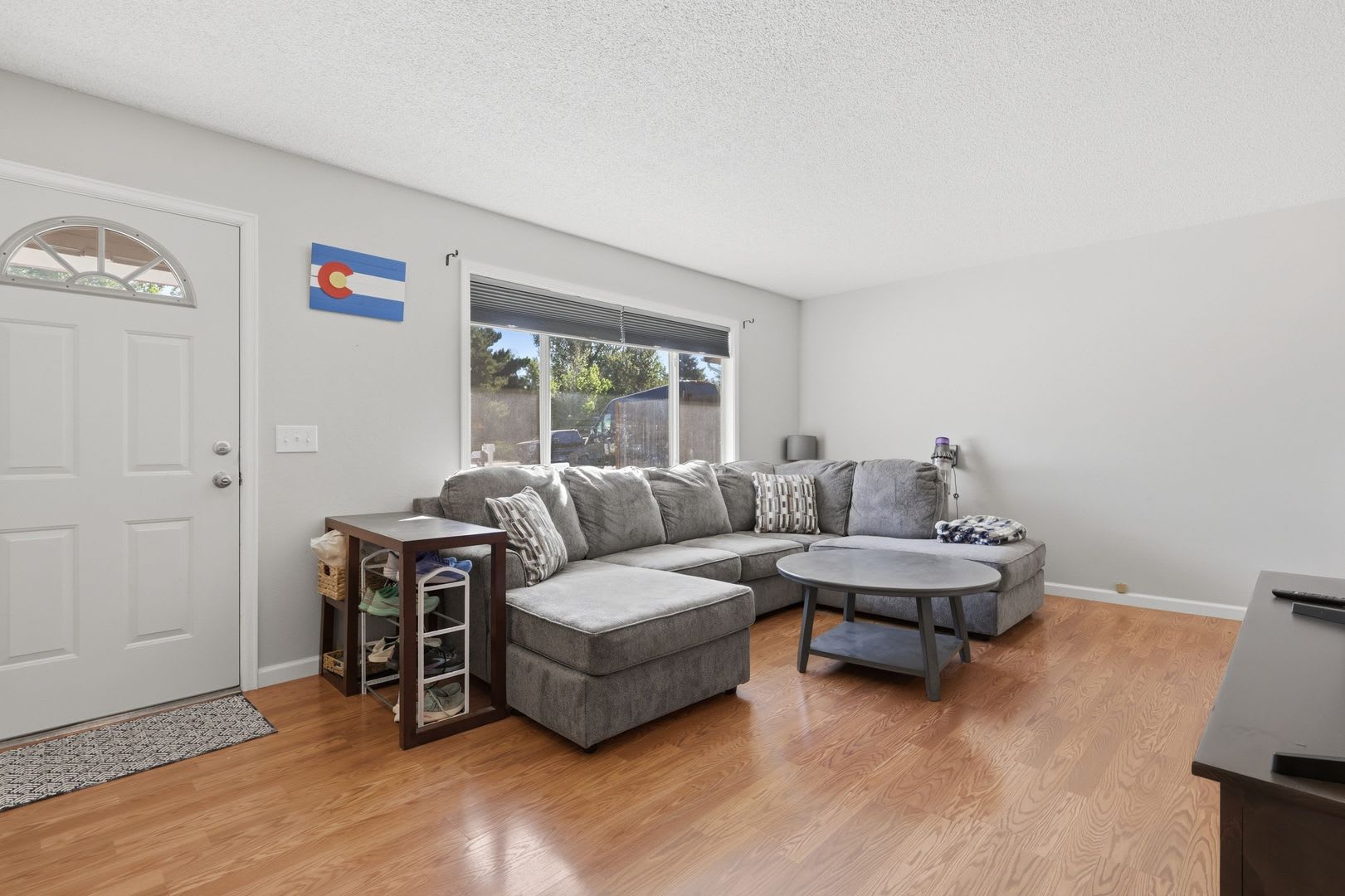 3 Bed 2 1 2 Bath Tri Level Near Downtown Castle Rock – photo 3