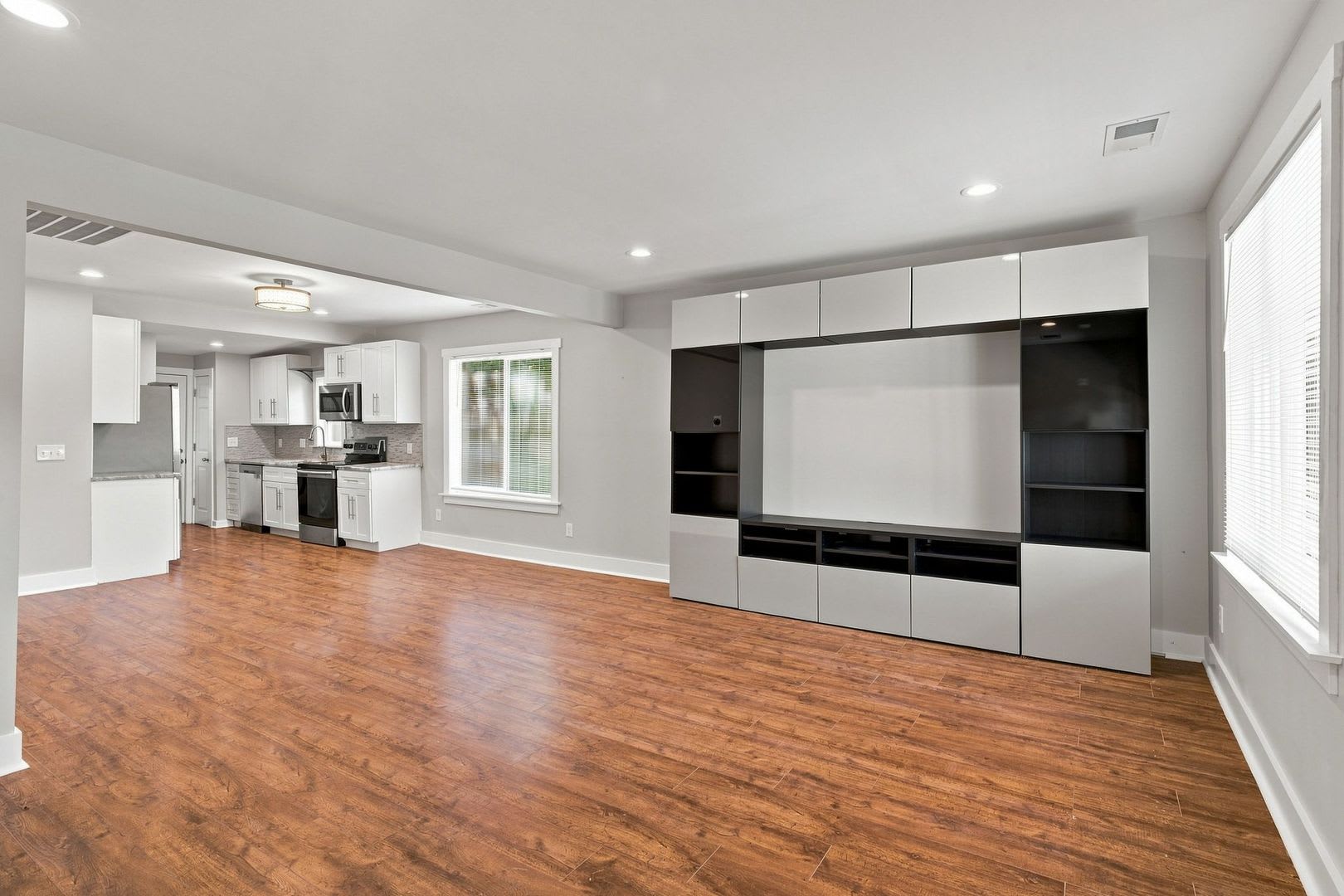 Modern 3 Bedroom in The Nations – photo 4