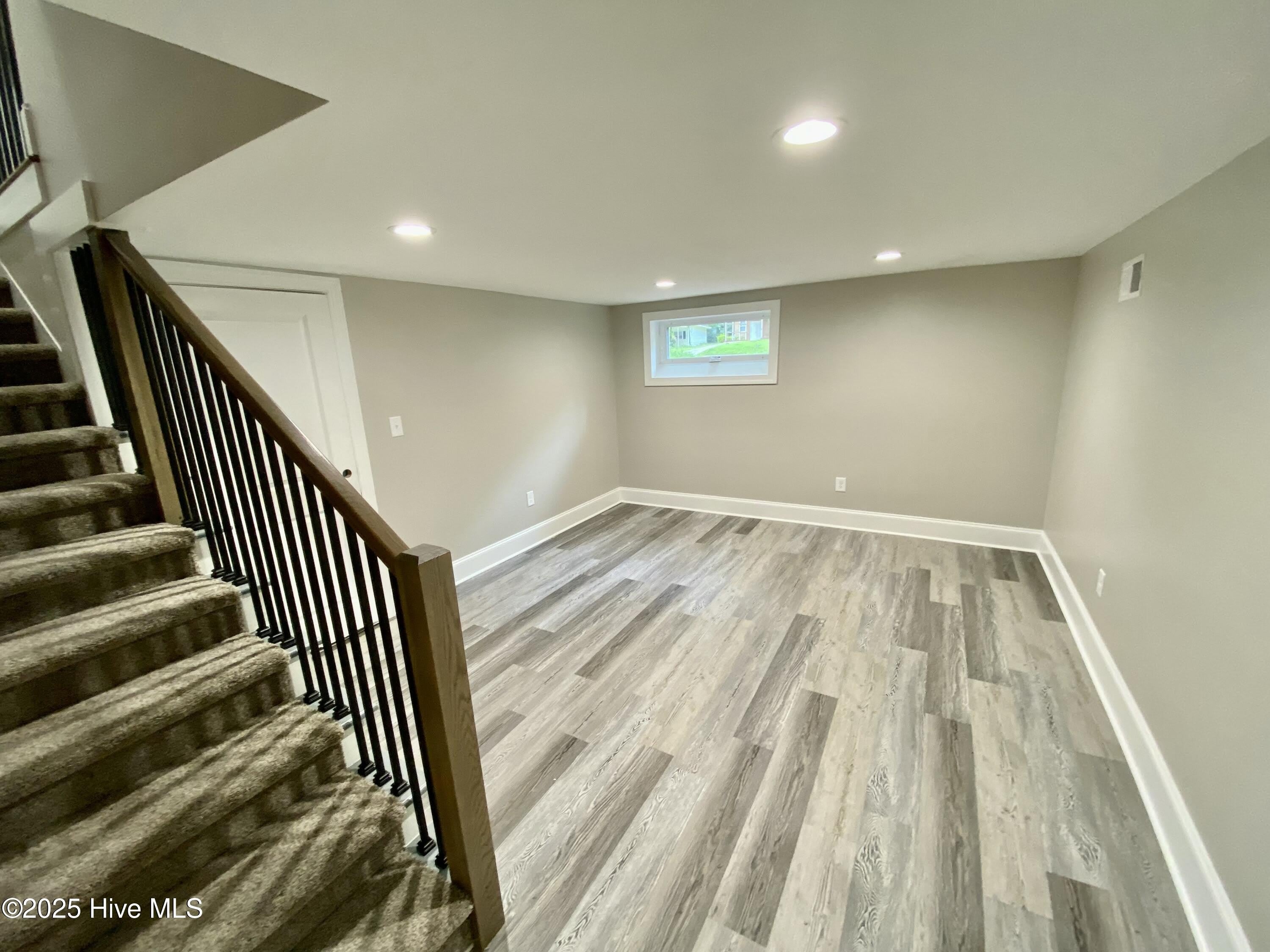 1910 E 9th Street – photo 3