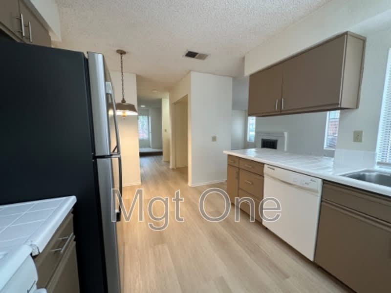23575 Parkland Ave. – photo 2
