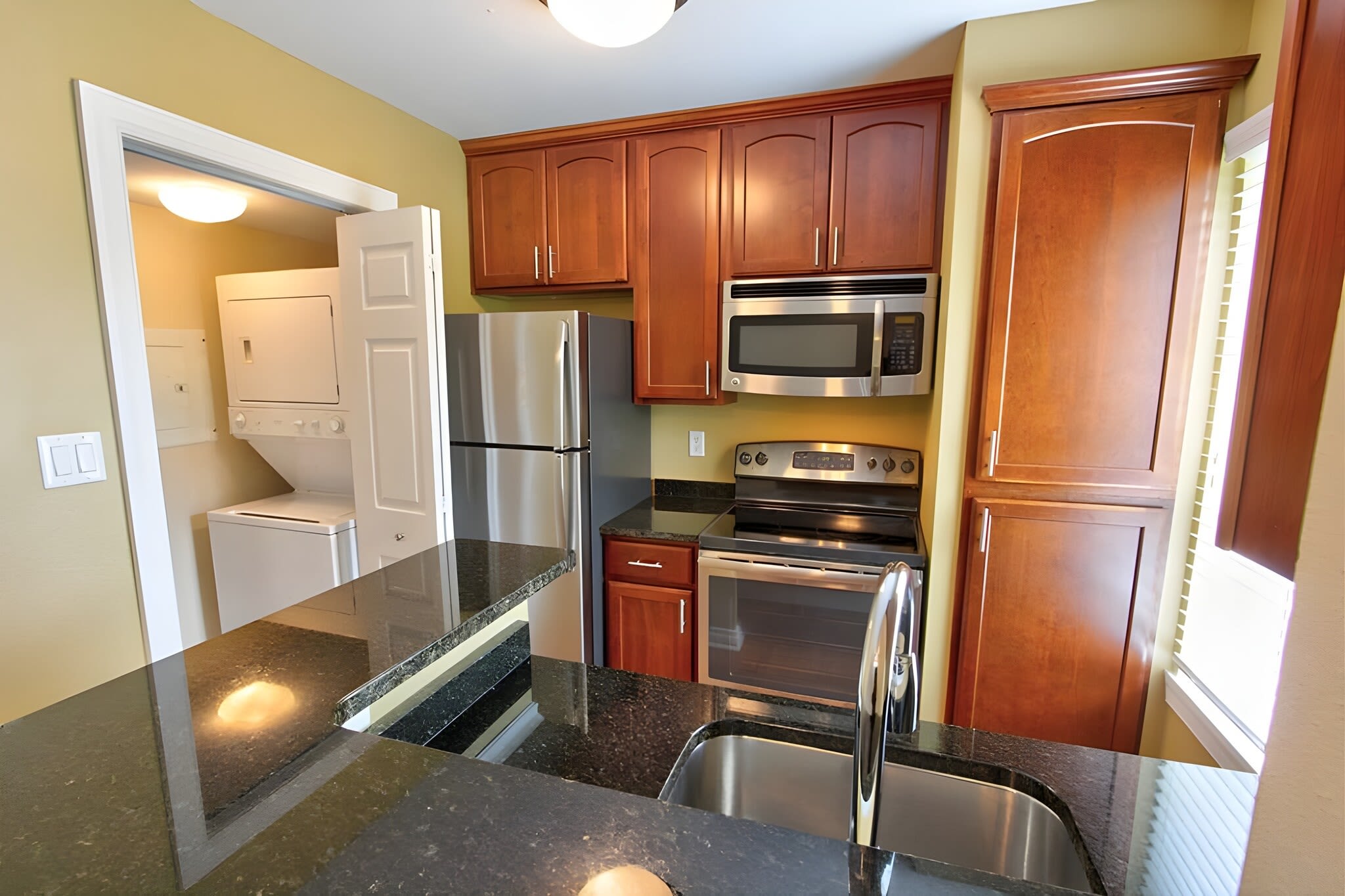 Country Club Manor Apartments – photo 3