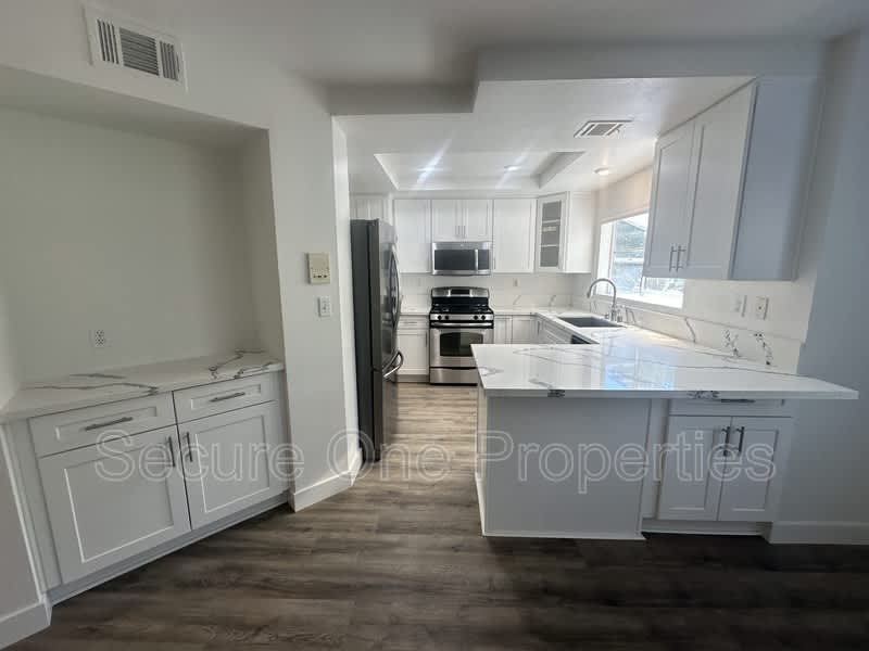674 Warwick Ave – photo 2