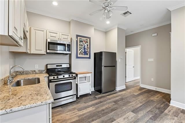 2321 CHARTES Street – photo 4