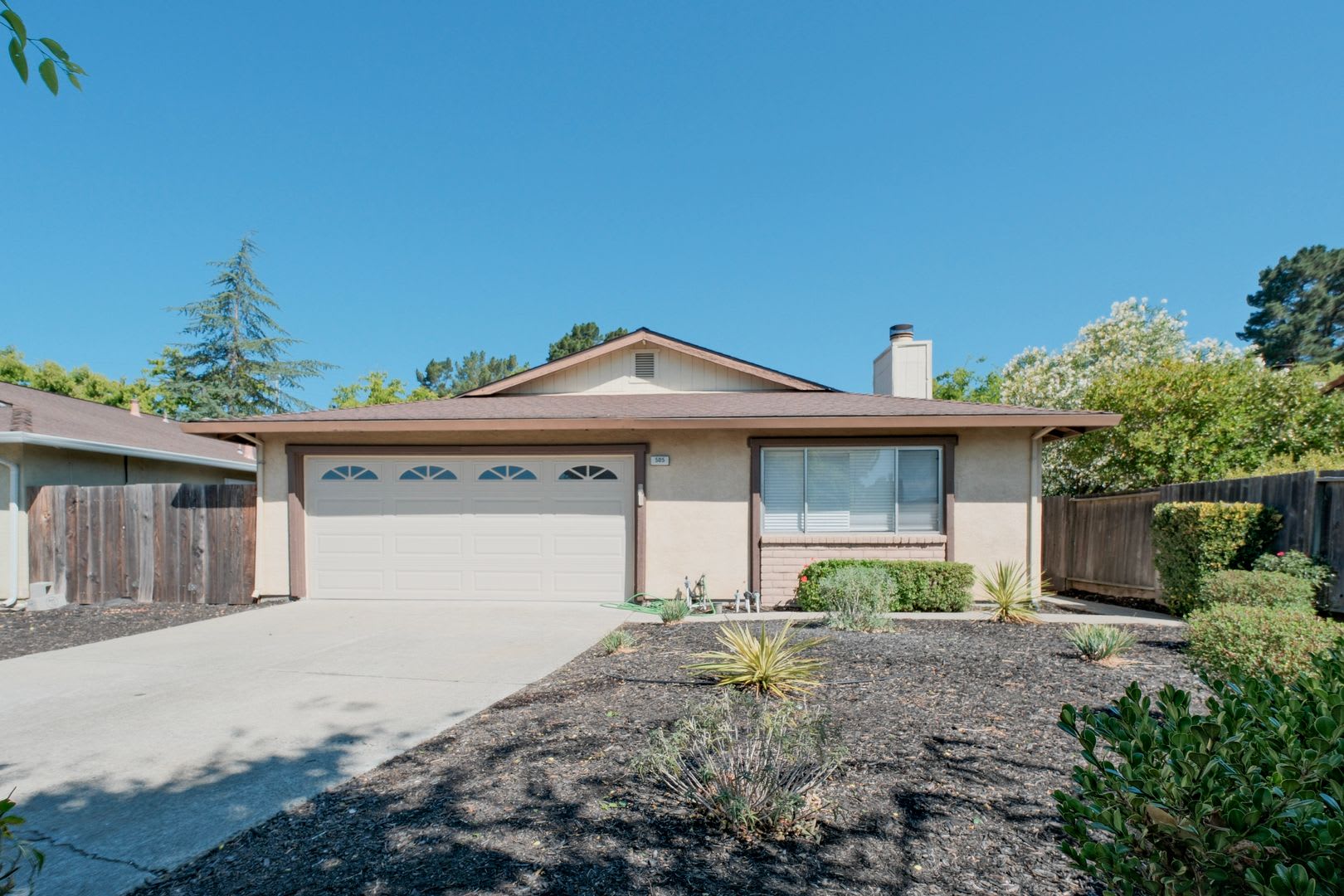 Gorgeous 3 Bedroom, 2 Bath home in great location – photo 2
