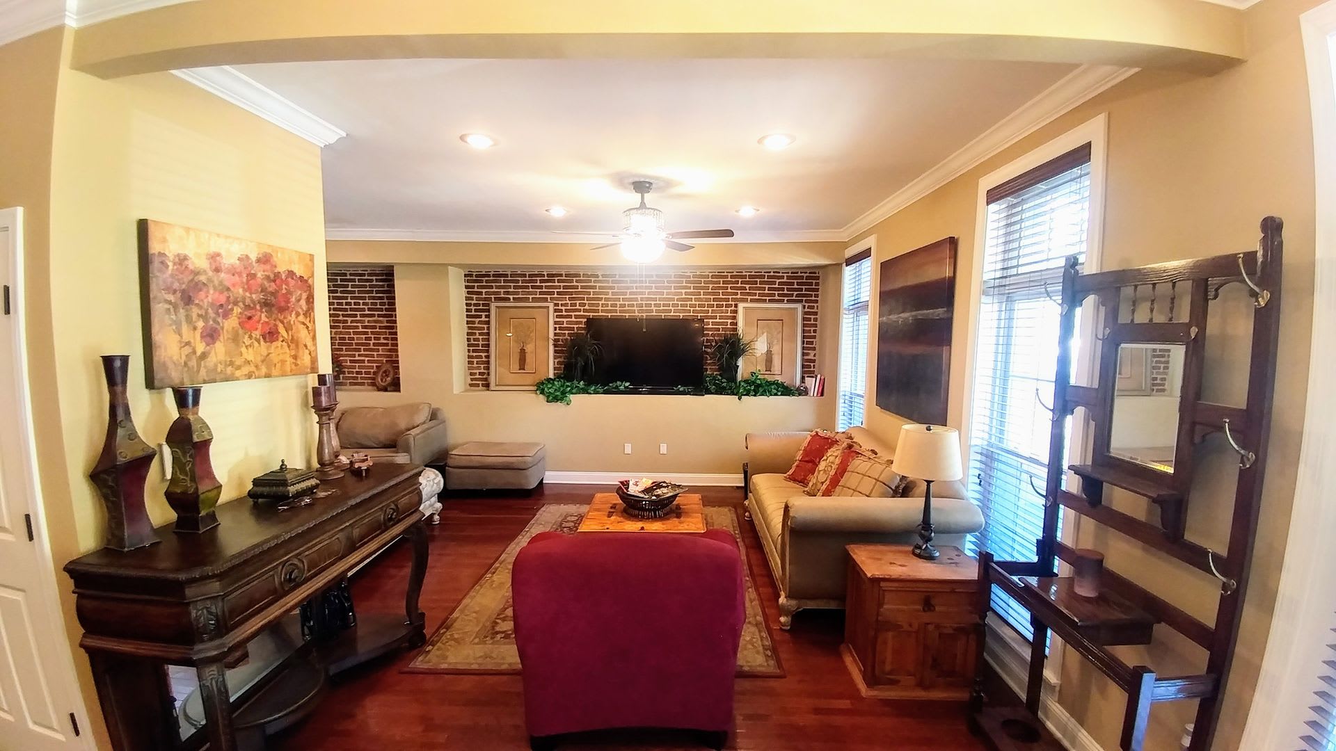 Beautiful & Spacious 3 Br 2 Ba Townhome in Reservoir Hill – photo 3