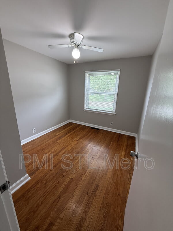 10235 Cabot Dr – photo 5