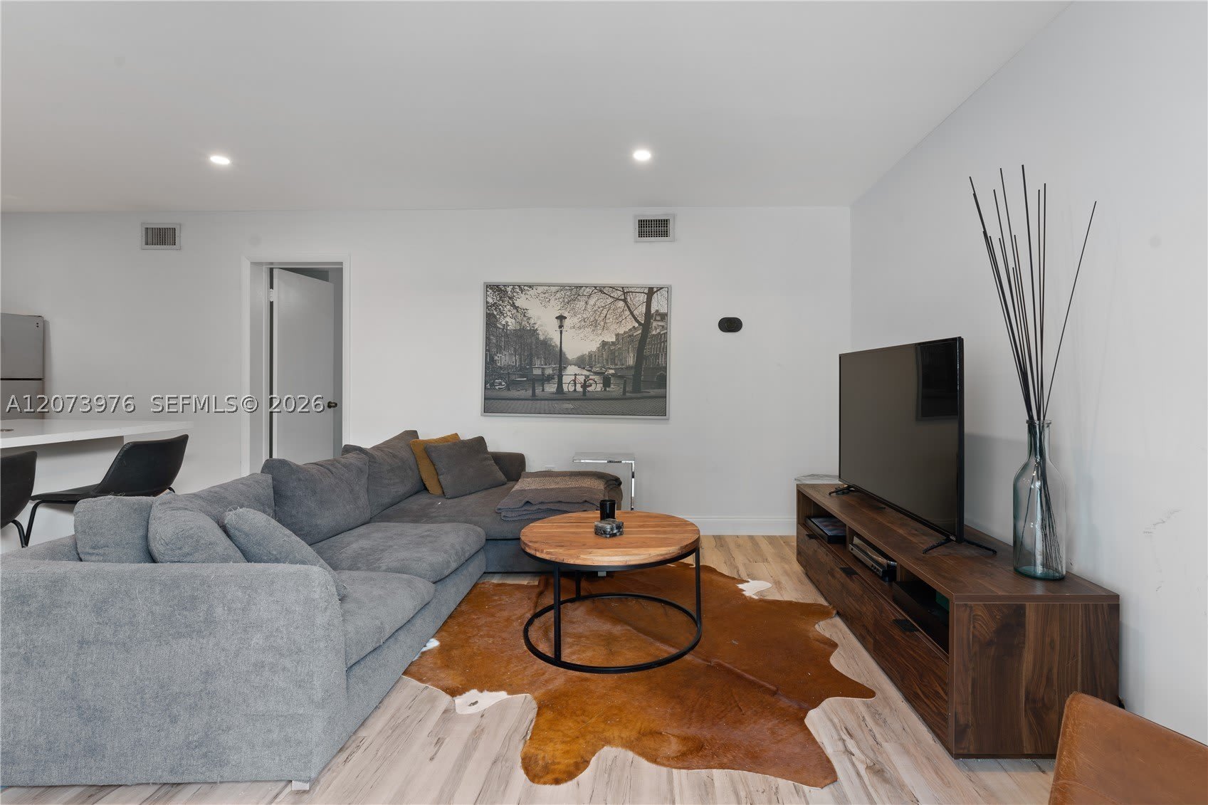 3242 Mary St – photo 1