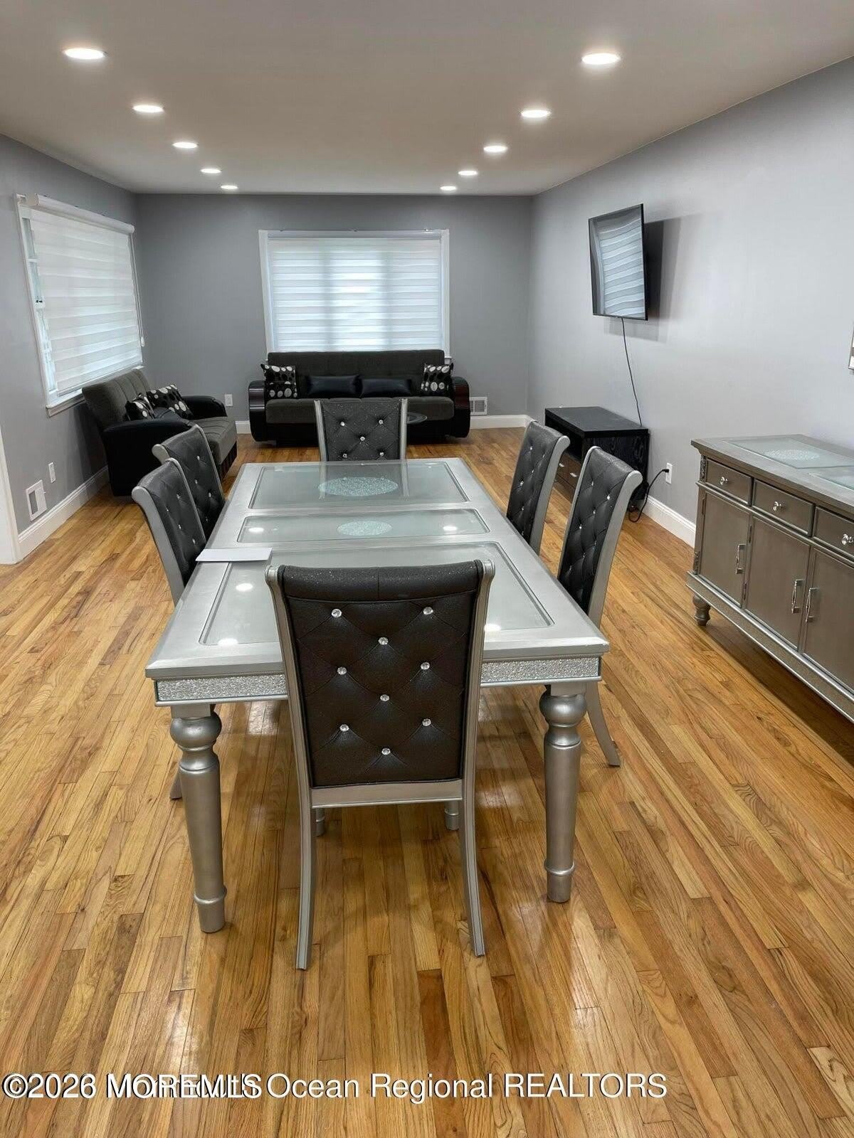 6 Dwight Drive – photo 3