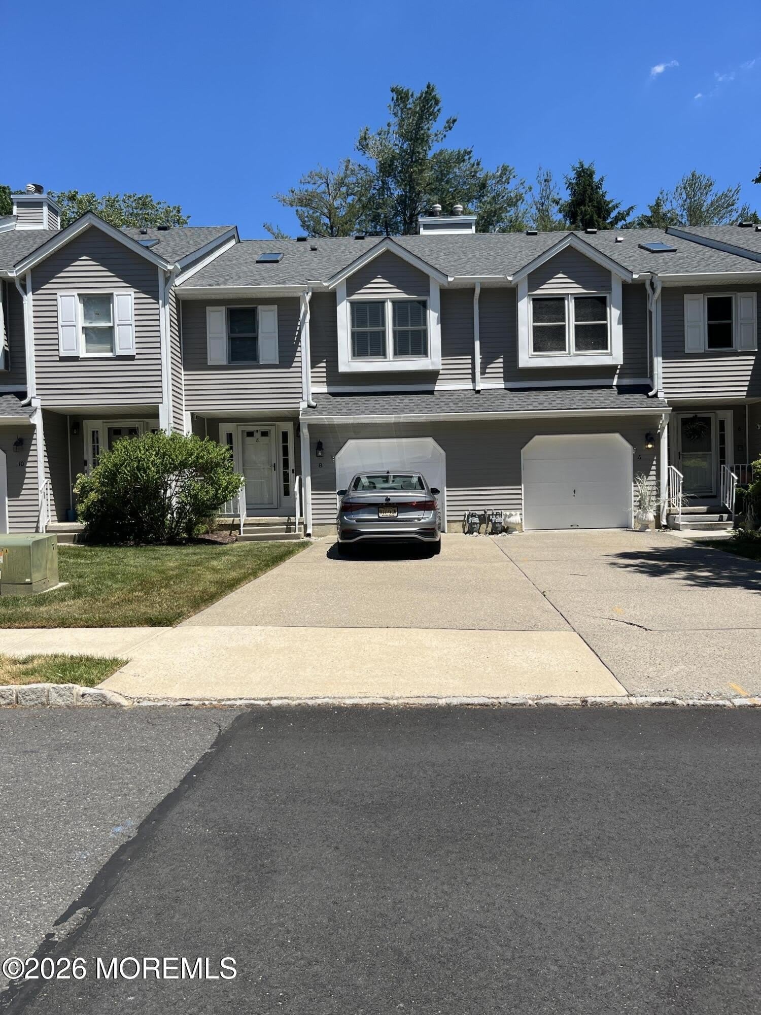 8 Eastborne Drive – photo 1