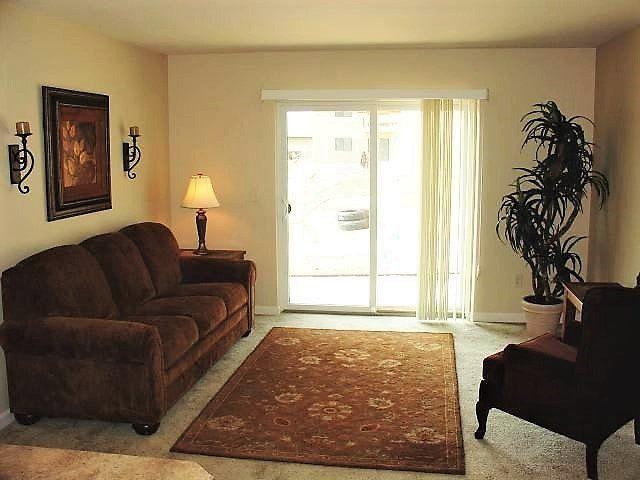 1094 Lincoln Ln. – photo 3