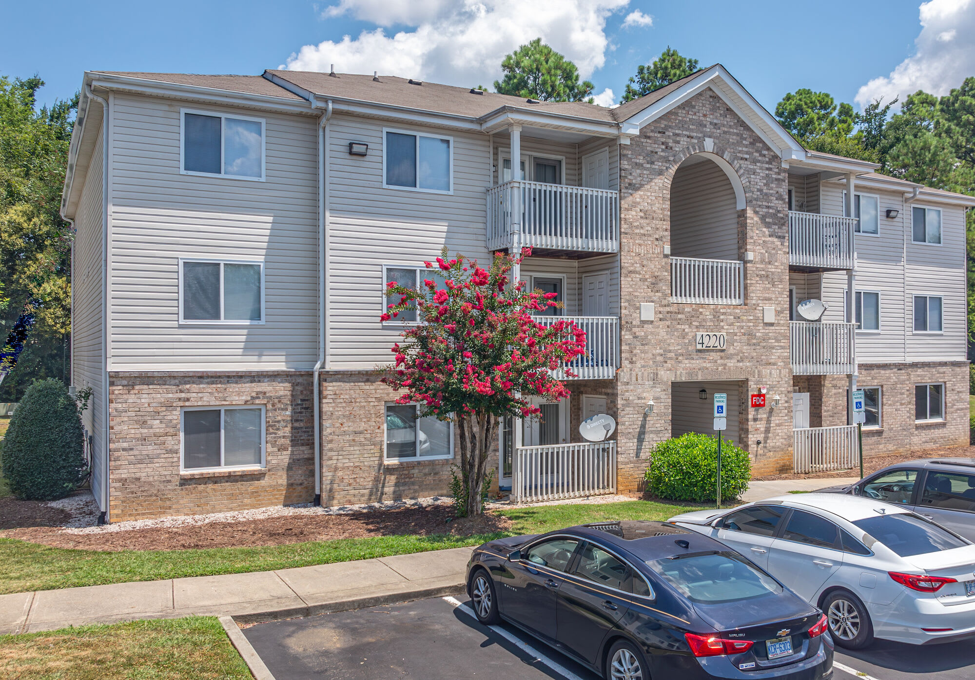 The Landings at Steele Creek Apartments – photo 4