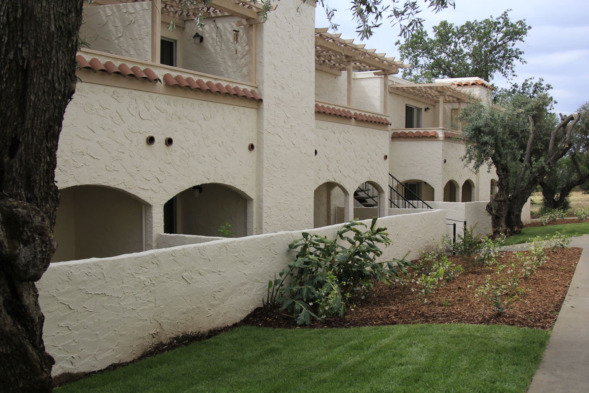 Tuscan Villa Apartments – photo 2