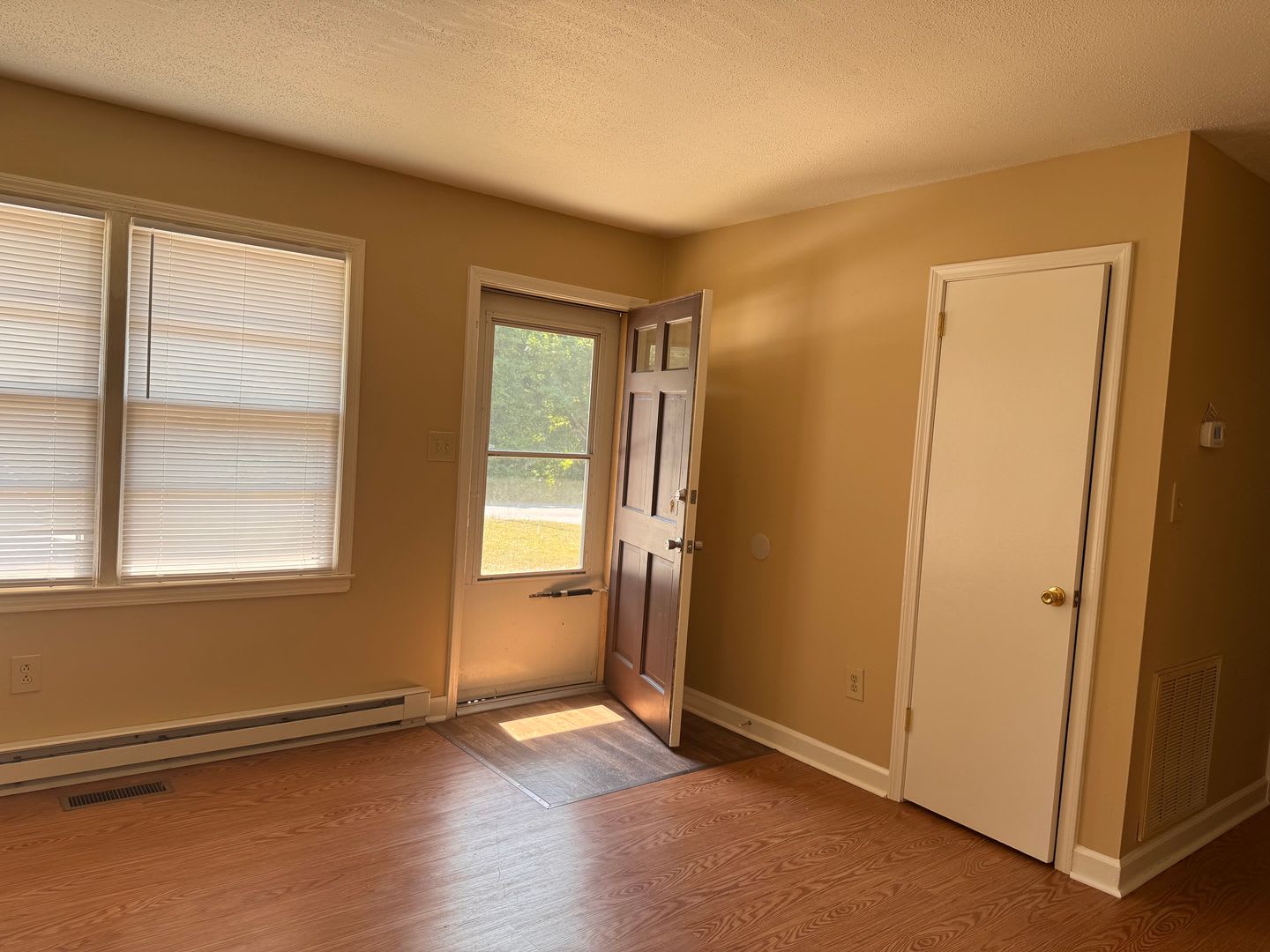3 BED, 1 BATH BRICK HOME IN HIGH POINT AVAILABLE NOW! – photo 3