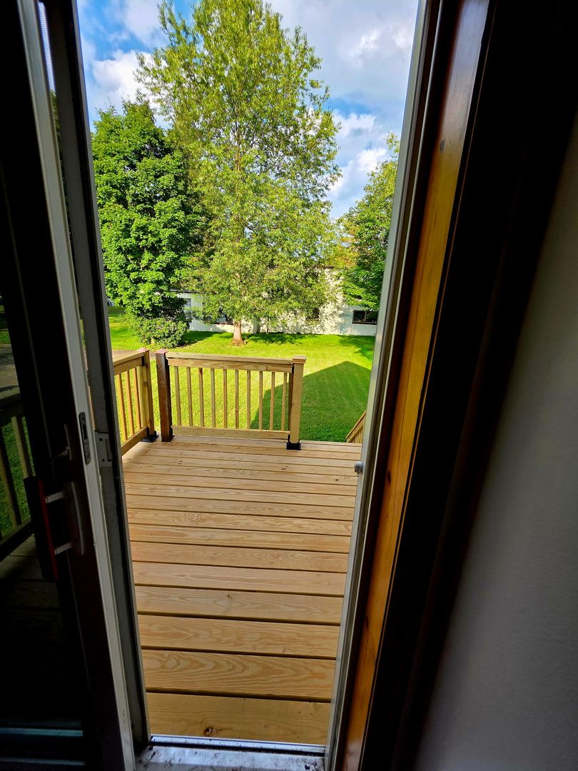Excellent Updated One-Bedroom Apartment in West Valley – Private Deck and Laundry! – photo 5