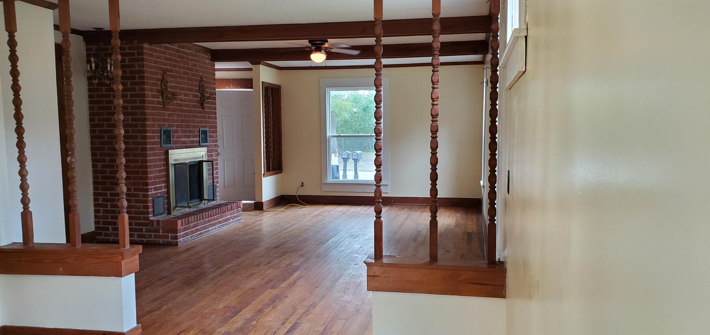 612 Gladstone St – photo 4