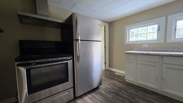 1202 Grover Street – photo 5