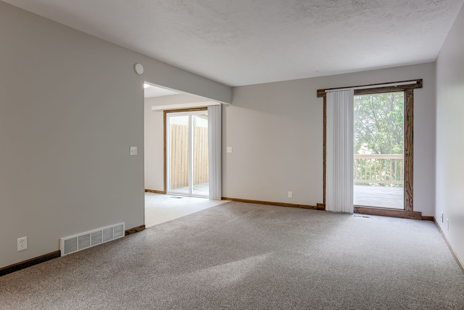 Maintenance Free Living in 2 Bedroom Bellevue Duplex!! – photo 4