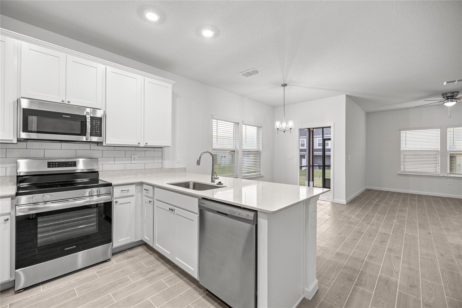 3589 Southeast 37th Court – photo 2