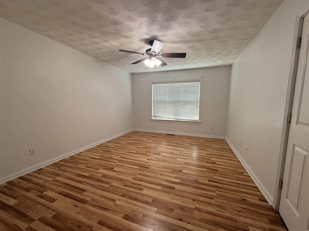 1304 Primrose Court – photo 5