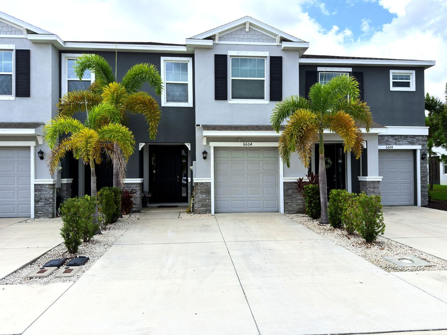 Upgraded Townhome Near Waterside with Screened Lanai & Hot Tub – photo 1