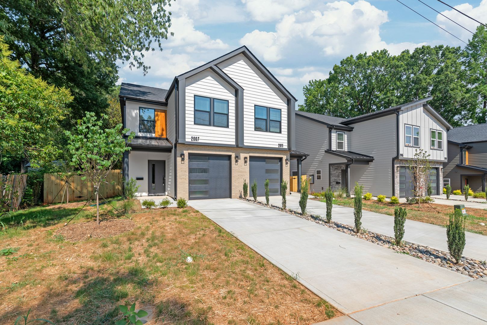 Bright & Modern Townhome in Westerly Hills – photo 1